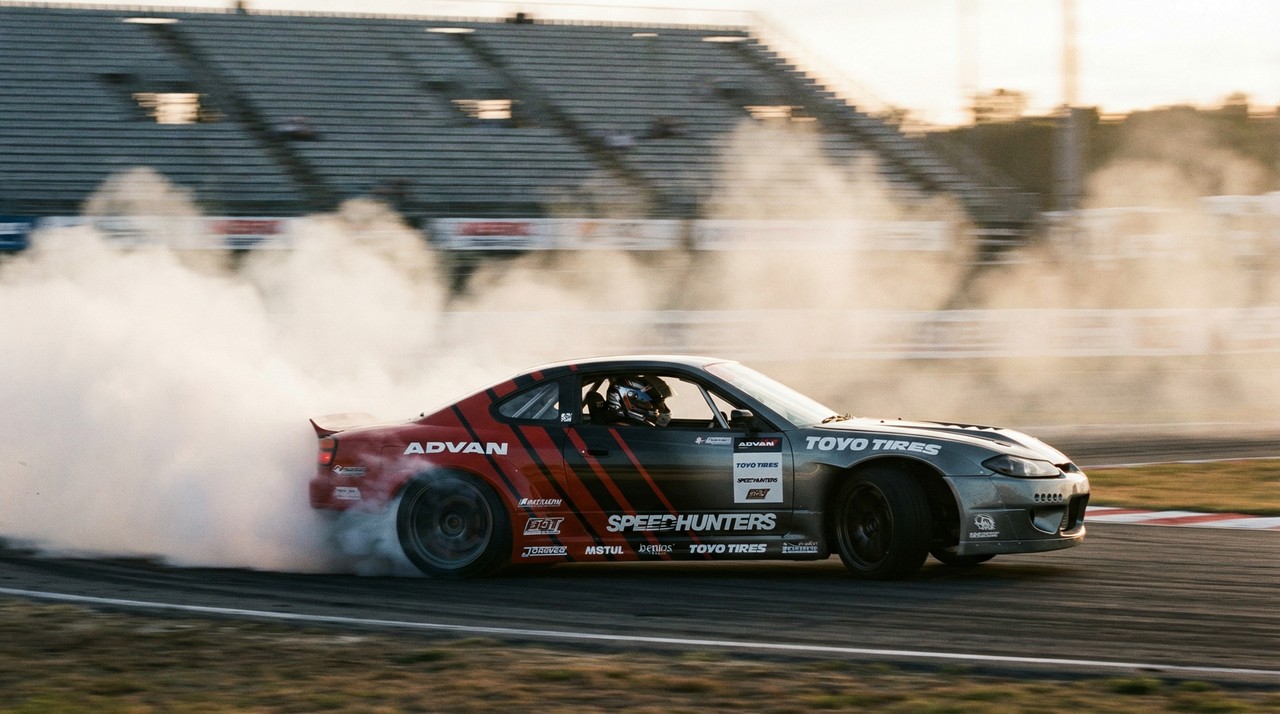 抖阴赛车汽车解说视频